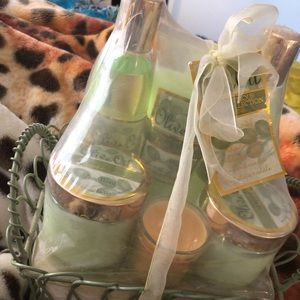 Olive oil bath gift set